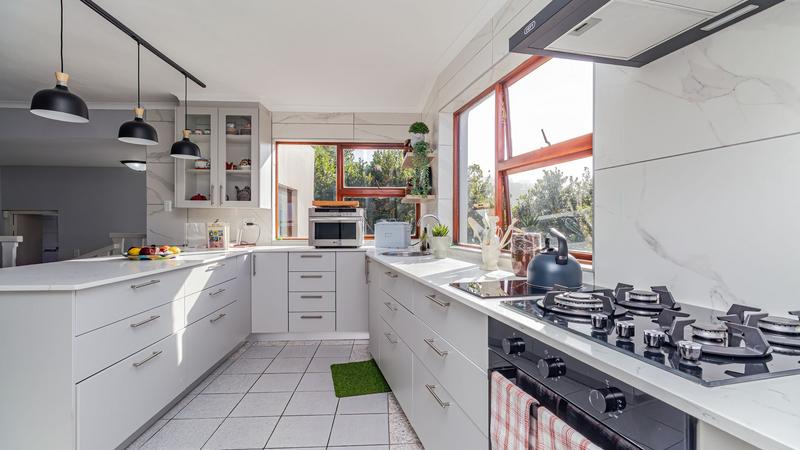 5 Bedroom Property for Sale in Hersham Western Cape